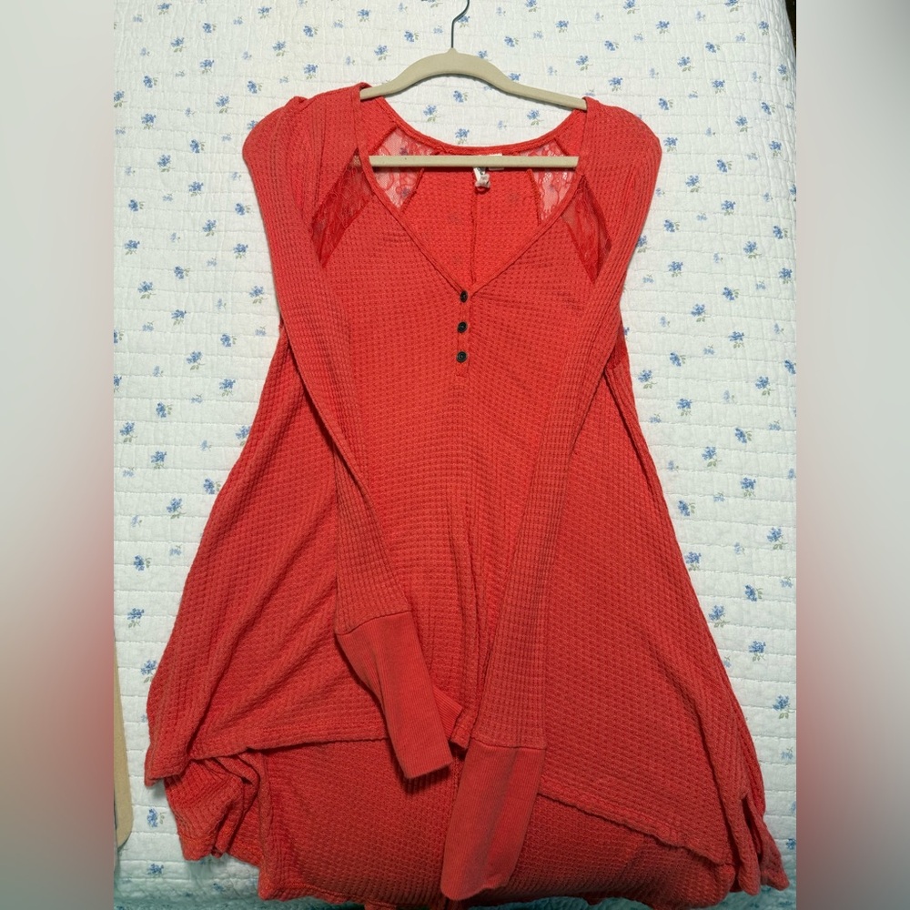 Women's Coral Orange V neck waffle henley Size Medium Others Follow Brand
